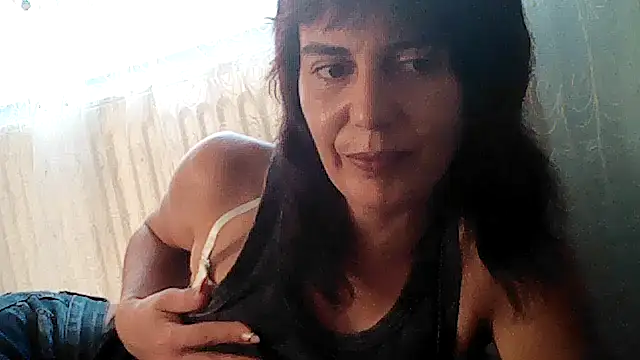 Snapshot of Amalia_Cori chatting on October 31, 2025, 12:02 pm Amalia Cori online show from October 31, 2025, 12:02 pm