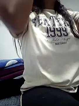 Snapshot of PaulaOrtiz_1 chatting on October 5, 2025, 2:02 am PaulaOrtiz 1 online show from October 5, 2025, 2:02 am