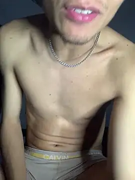 gabrielzinnnn085 online show from December 14, 2025, 4:08 am