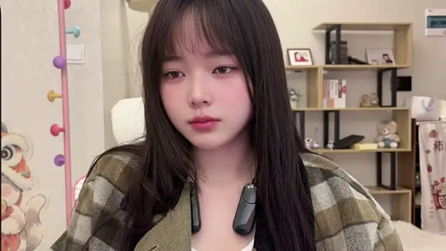 Chenjing0 online show from November 18, 2025, 3:21 am