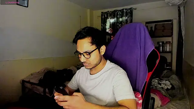 Snapshot of fuckkboy101 chatting on February 9, 2025, 8:32 am fuckkboy101 online show from February 9, 2025, 8:32 am