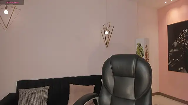 NiaSalvatore online show from February 3, 2026, 2:53 am