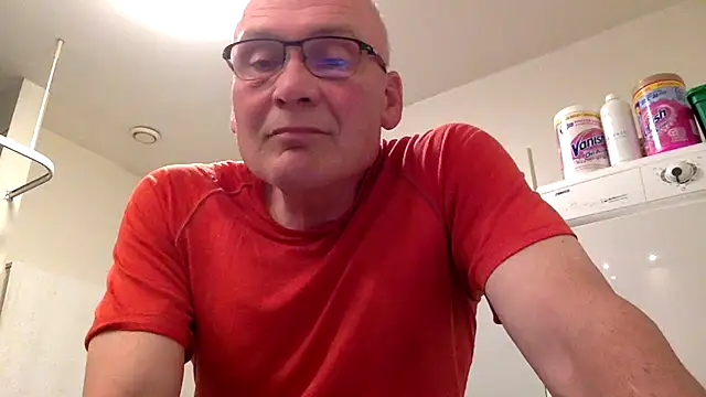 Snapshot of Parleg2 chatting on July 8, 2026, 8:31 pm Parleg2 online show from July 8, 2026, 8:31 pm