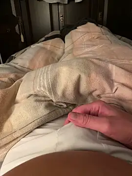 gamdschie49 online show from April 17, 2026, 8:22 pm