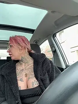 Mia-Fuchs online show from March 10, 2025, 11:23 am