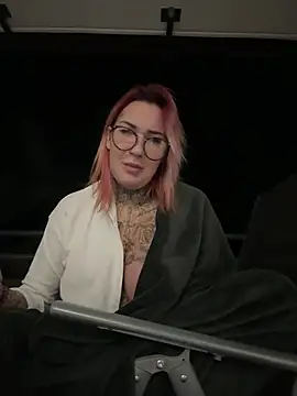 Mia-Fuchs online show from February 11, 2025, 4:55 am