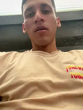 Snapshot of leisurelycriminal chatting on October 3, 2025, 7:48 pm leisurelycriminal online show from October 3, 2025, 7:48 pm