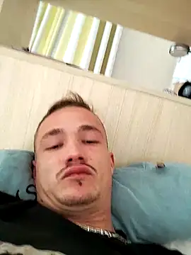 Snapshot of frankthefuck69 chatting on October 20, 2025, 10:38 am frankthefuck69 online show from October 20, 2025, 10:38 am
