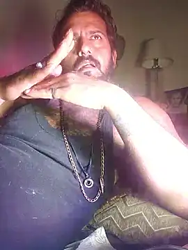 MAGNETICDADDY8 online show from December 19, 2025, 6:32 pm