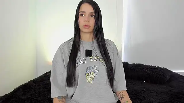 Laurensmith9 online show from November 22, 2025, 1:54 pm