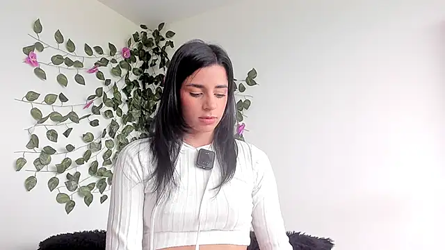 Snapshot of Laurensmith9 chatting on June 10, 2026, 4:41 pm Laurensmith9 online show from June 10, 2026, 4:41 pm