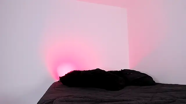 Laurensmith9 online show from March 18, 2025, 12:28 pm