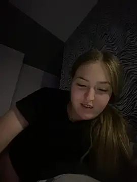 Snapshot of Emilie_Kitty chatting on January 7, 2025, 5:31 pm Emilie Kitty online show from January 7, 2025, 5:31 pm