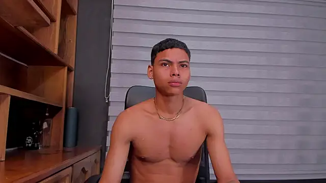 adam piarse01 online show from March 19, 2025, 9:48 pm