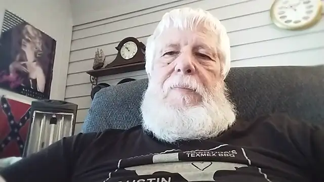 Snapshot of Futura_intx chatting on July 15, 2026, 3:52 pm Futura intx online show from July 15, 2026, 3:52 pm