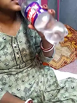 Snapshot of nikitacute23 chatting on February 28, 2025, 7:48 am nikitacute23 online show from February 28, 2025, 7:48 am