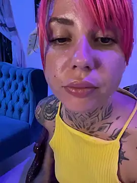 Snapshot of Izy_cute_ chatting on April 30, 2026, 1:45 am Izy cute online show from April 30, 2026, 1:45 am