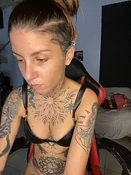 Izy cute  online show from February 12, 2025, 6:30 pm