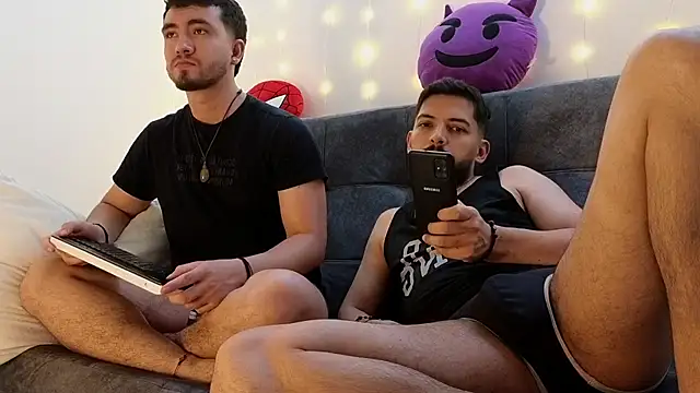 Snapshot of ErickBrant chatting on February 11, 2025, 12:06 am ErickBrant online show from February 11, 2025, 12:06 am