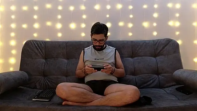 Snapshot of ErickBrant chatting on March 15, 2025, 11:06 pm ErickBrant online show from March 15, 2025, 11:06 pm