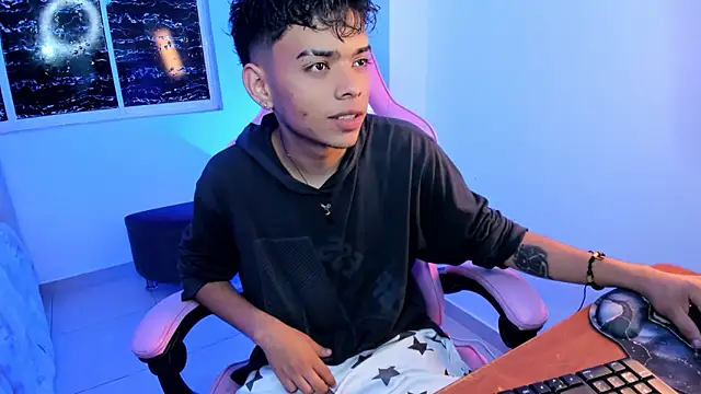 Snapshot of angelyoung18 chatting on February 17, 2025, 7:55 pm angelyoung18 online show from February 17, 2025, 7:55 pm