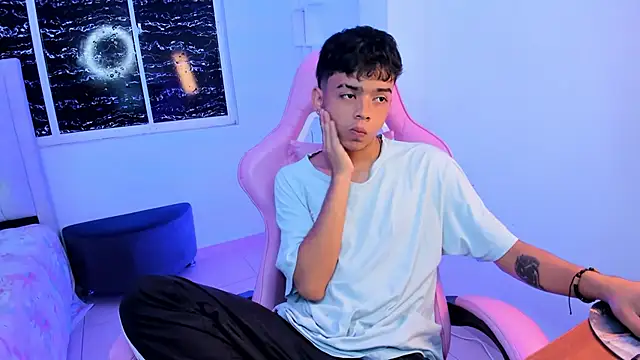 Snapshot of angelyoung18 chatting on February 18, 2025, 8:14 pm angelyoung18 online show from February 18, 2025, 8:14 pm