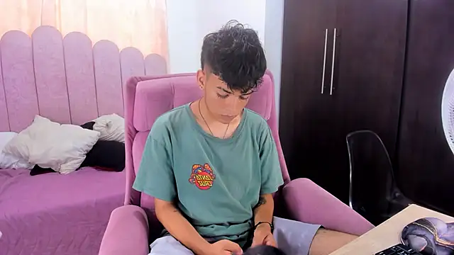 Snapshot of angelyoung18 chatting on March 18, 2025, 8:16 pm angelyoung18 online show from March 18, 2025, 8:16 pm