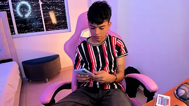 Snapshot of angelyoung18 chatting on February 11, 2025, 7:38 pm angelyoung18 online show from February 11, 2025, 7:38 pm