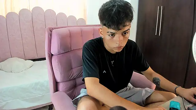 Snapshot of angelyoung18 chatting on March 11, 2025, 7:36 pm angelyoung18 online show from March 11, 2025, 7:36 pm