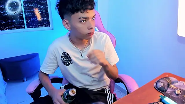 Snapshot of angelyoung18 chatting on February 19, 2025, 7:37 pm angelyoung18 online show from February 19, 2025, 7:37 pm