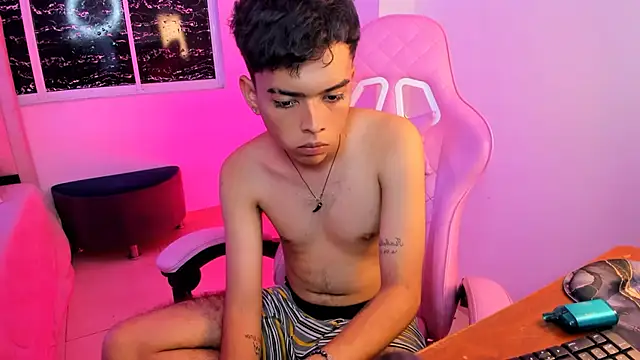 Snapshot of angelyoung18 chatting on February 28, 2025, 11:01 pm angelyoung18 online show from February 28, 2025, 11:01 pm