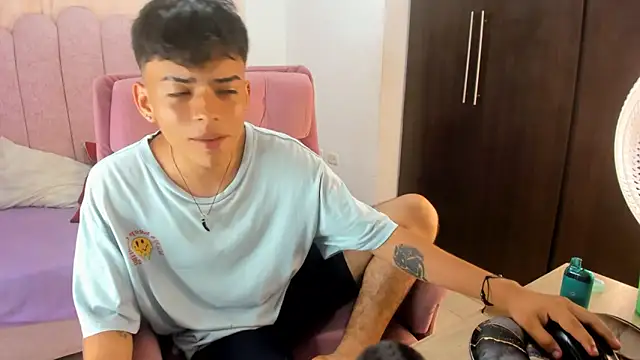 Snapshot of angelyoung18 chatting on March 12, 2025, 10:39 pm angelyoung18 online show from March 12, 2025, 10:39 pm