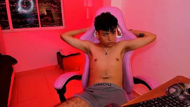 Snapshot of angelyoung18 chatting on March 22, 2025, 11:31 pm angelyoung18 online show from March 22, 2025, 11:31 pm