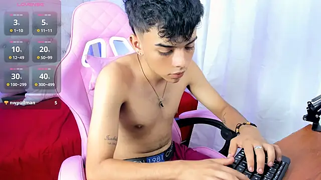 Snapshot of angelyoung18 chatting on January 27, 2025, 10:49 pm angelyoung18 online show from January 27, 2025, 10:49 pm