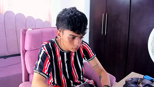 Snapshot of angelyoung18 chatting on March 8, 2025, 9:18 pm angelyoung18 online show from March 8, 2025, 9:18 pm