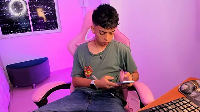 Snapshot of angelyoung18 chatting on February 15, 2025, 8:45 pm angelyoung18 online show from February 15, 2025, 8:45 pm