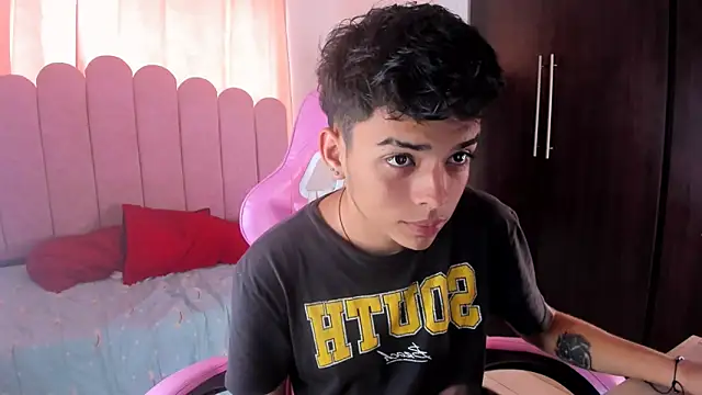 Snapshot of angelyoung18 chatting on March 7, 2025, 6:22 pm angelyoung18 online show from March 7, 2025, 6:22 pm