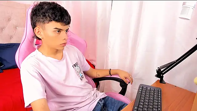 Snapshot of angelyoung18 chatting on January 16, 2025, 6:48 pm angelyoung18 online show from January 16, 2025, 6:48 pm