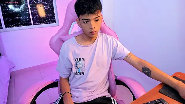 Snapshot of angelyoung18 chatting on February 5, 2025, 7:42 pm angelyoung18 online show from February 5, 2025, 7:42 pm