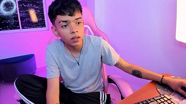 Snapshot of angelyoung18 chatting on February 20, 2025, 8:47 pm angelyoung18 online show from February 20, 2025, 8:47 pm