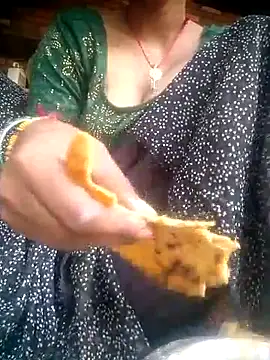 Snapshot of Amaya_Bajwa chatting on October 6, 2025, 3:08 am Amaya Bajwa online show from October 6, 2025, 3:08 am