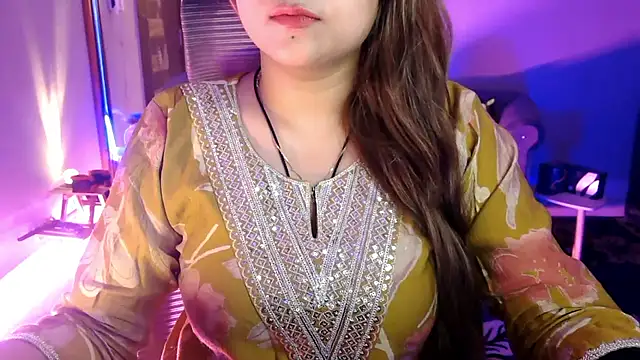 Snapshot of Mitikaa chatting on June 2, 2026, 1:22 pm Mitikaa online show from June 2, 2026, 1:22 pm