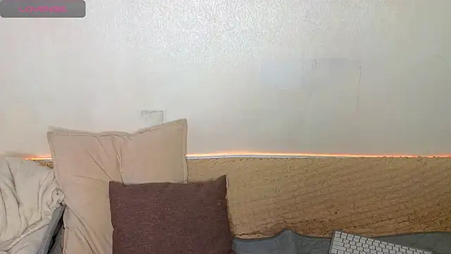 emilytrays online show from February 3, 2026, 1:49 am