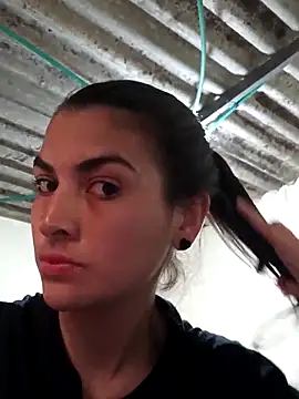 Snapshot of blue_and_whithe chatting on April 9, 2026, 4:57 pm blue and whithe online show from April 9, 2026, 4:57 pm