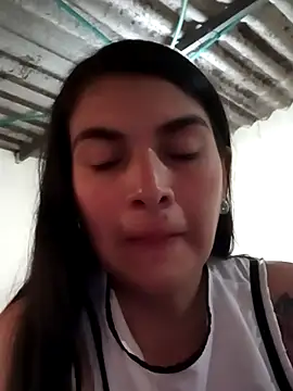 Snapshot of blue_and_whithe chatting on April 7, 2026, 7:37 pm blue and whithe online show from April 7, 2026, 7:37 pm