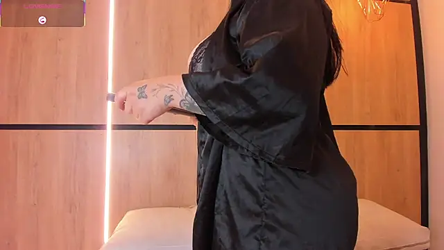 ashlyn parker online show from November 26, 2025, 8:31 pm