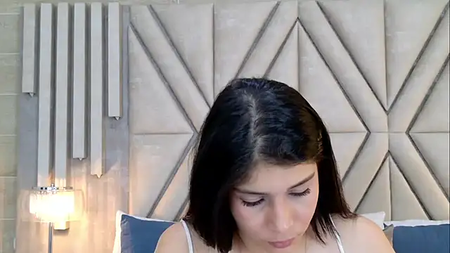 Snapshot of MilaRux chatting on February 22, 2025, 7:25 pm MilaRux online show from February 22, 2025, 7:25 pm