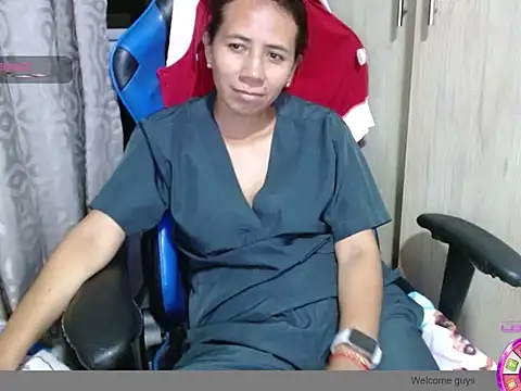 Danielagomez33 online show from April 11, 2026, 12:40 am