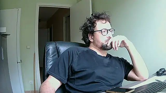 littlehairyman online show from October 28, 2025, 8:46 am