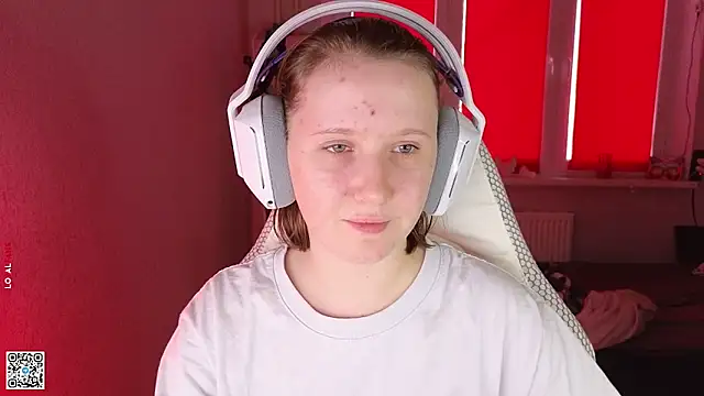 mon lola online show from September 15, 2025, 2:50 pm